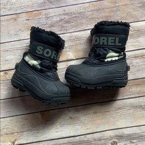 Sorel boys size 6 boots